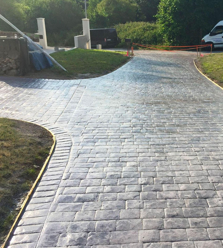 Découvrez nos services de pose de béton imprimé dans les Hauts-de-Seine (92)